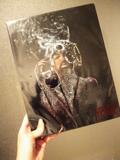 �˔��I��the GazettE�̃A���o���~�����Ȃ��Ĕ����Ă����B